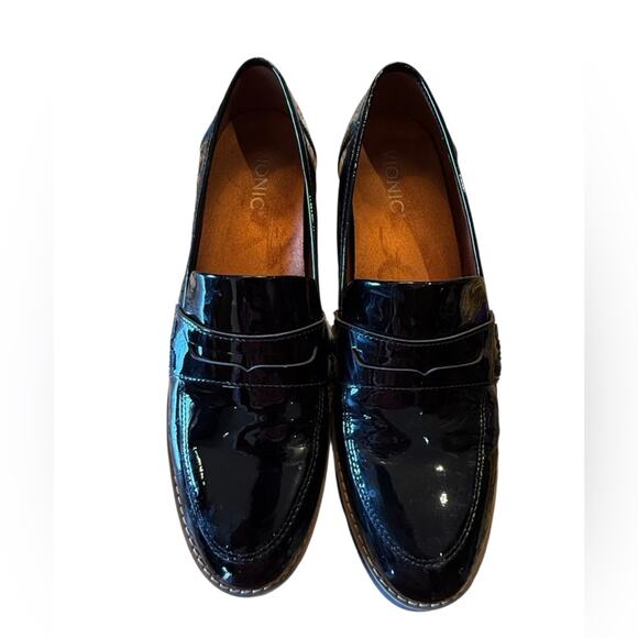 Vionic Black Slip-On Loafers in Women’s 9.5 in Black Patent Leather  Lug Sole - Picture 1 of 8